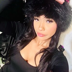 Meet your Posher, Chanel